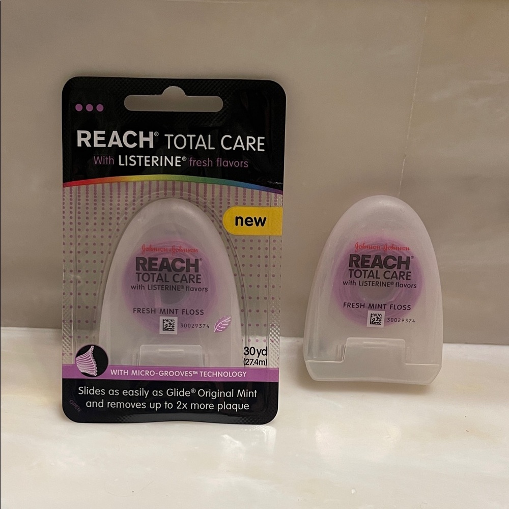 Reach Total Care Fresh Mint Floss with Micro Grooves, Set of 2